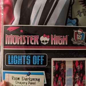 Monster High "Lights Off" Darkening Panel